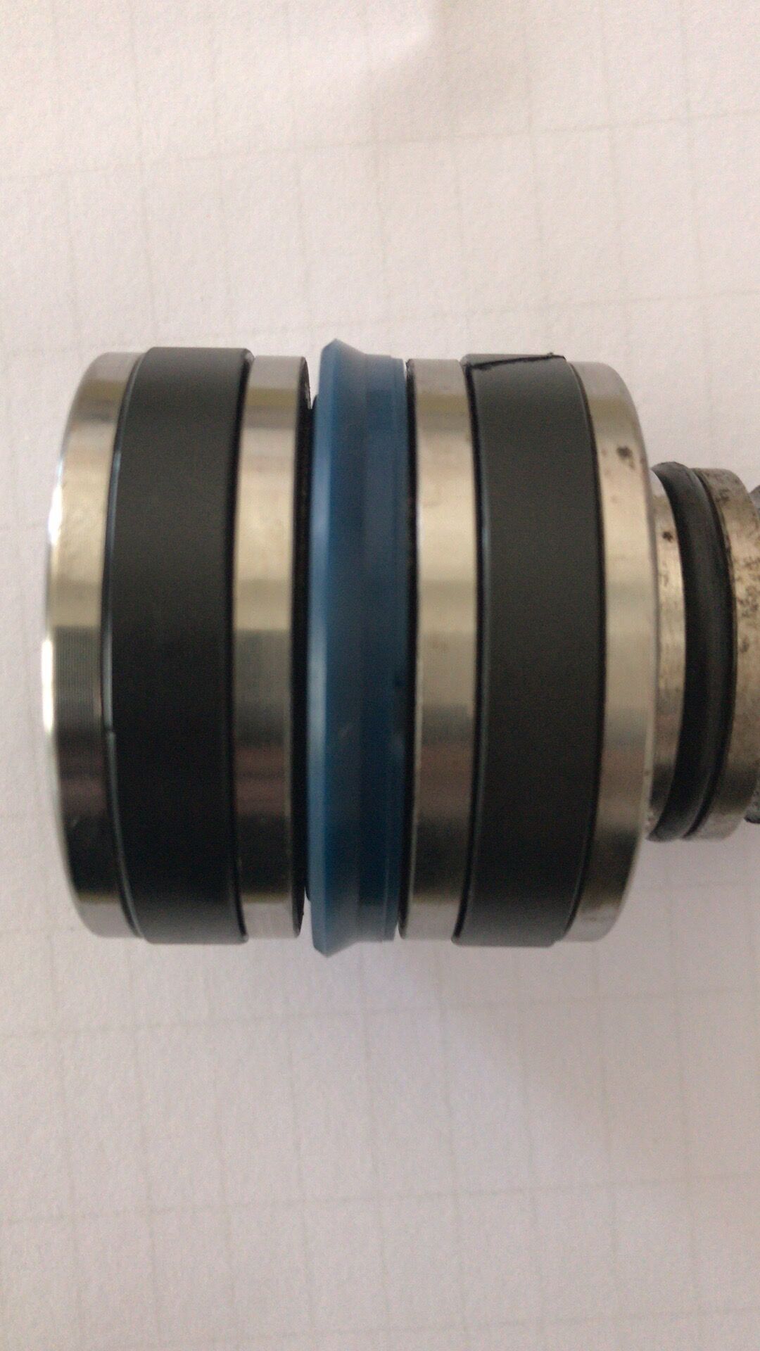 HYDRAULIC CYCLINDER